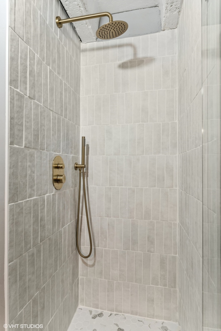 2525 N Sheffield Avenue Unit: 1A