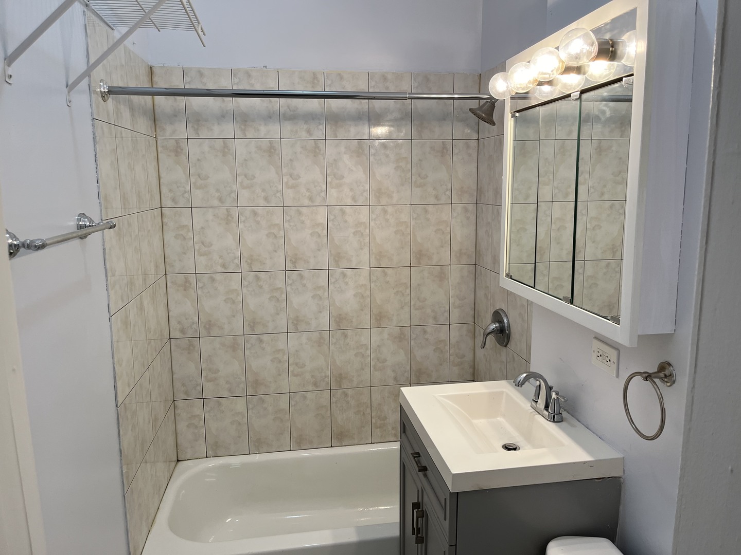 14 W Chestnut Street Unit: 1R