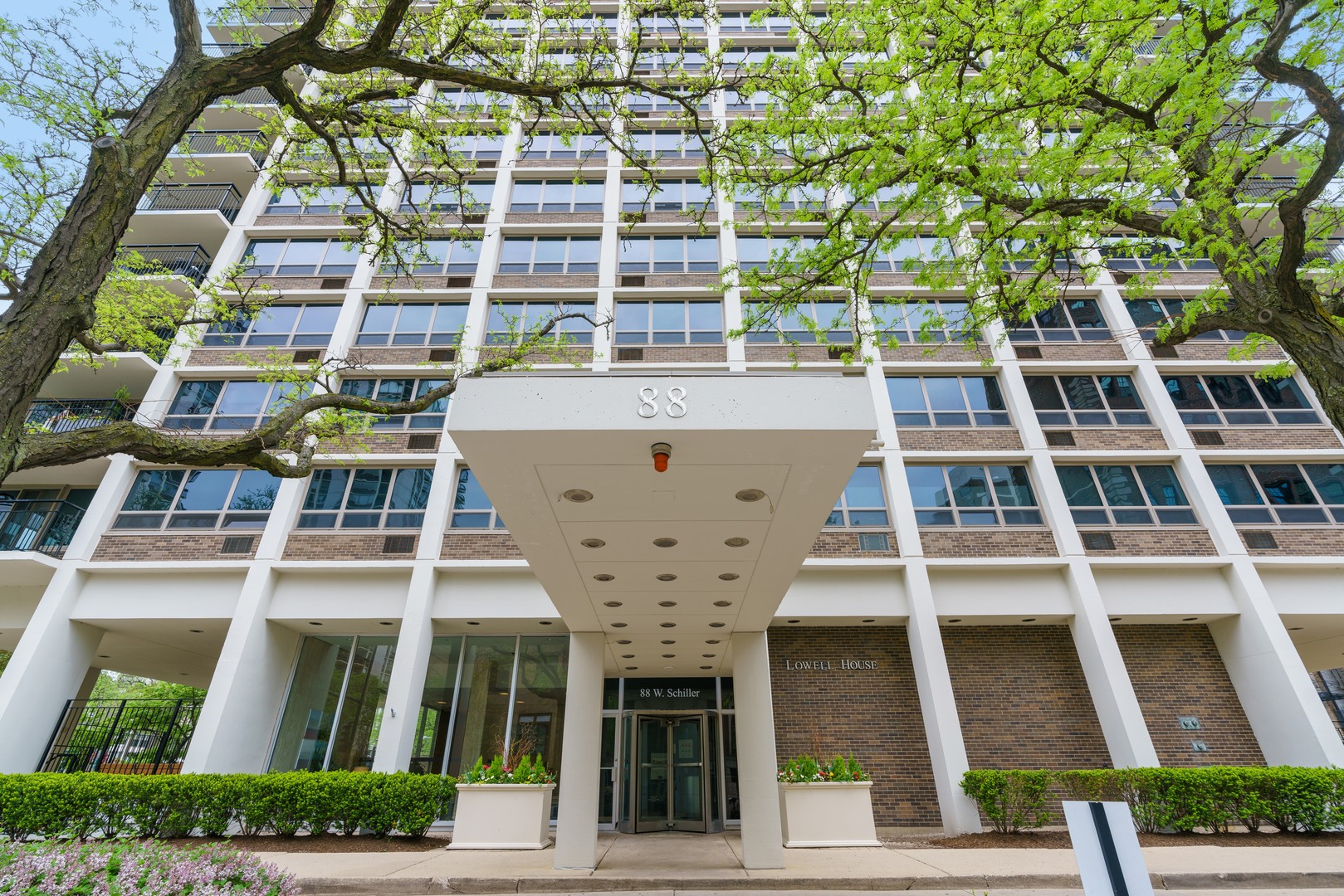 88 W Schiller Street Unit: 601