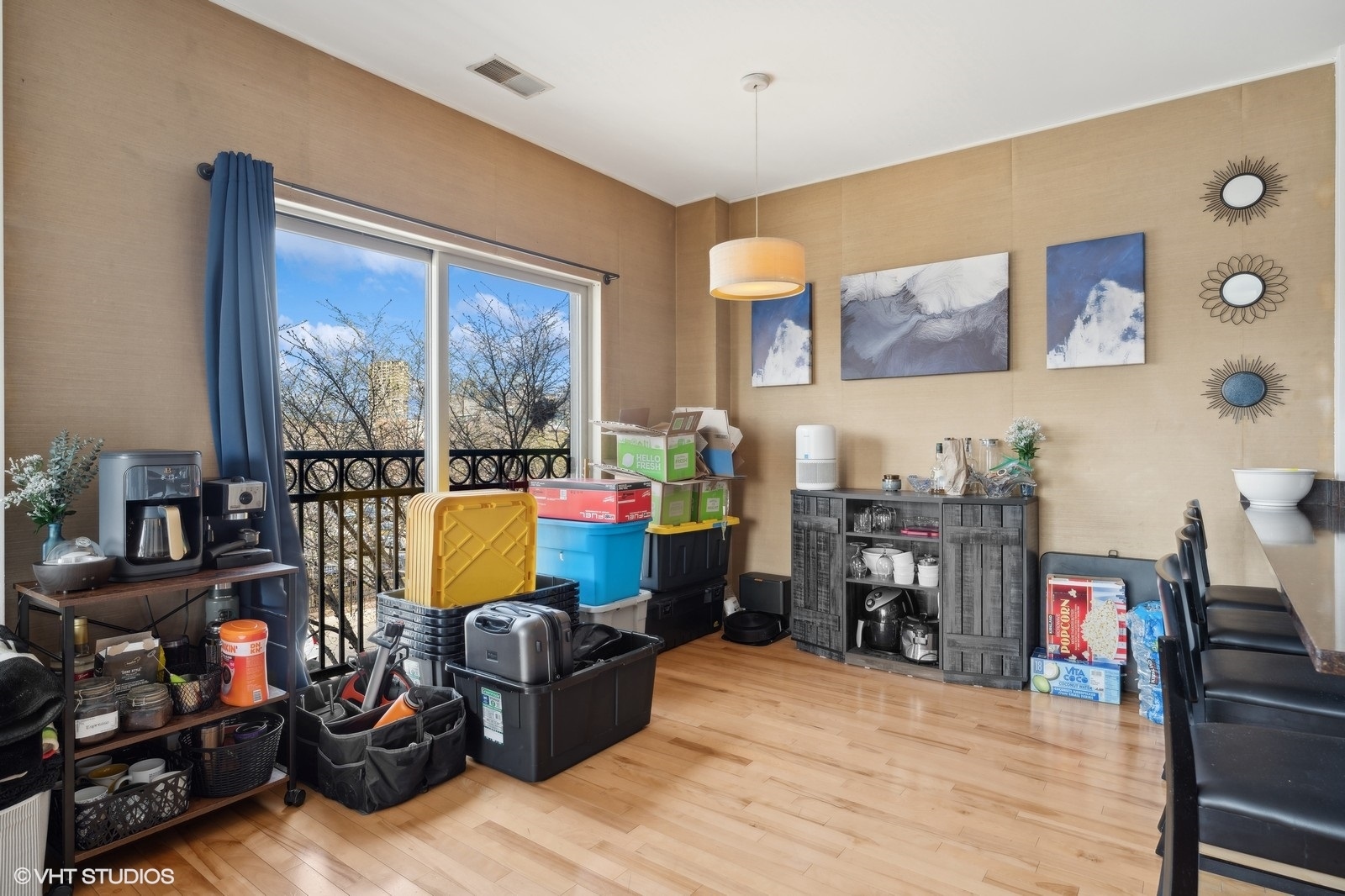 1155 W ROOSEVELT Road Unit: 302