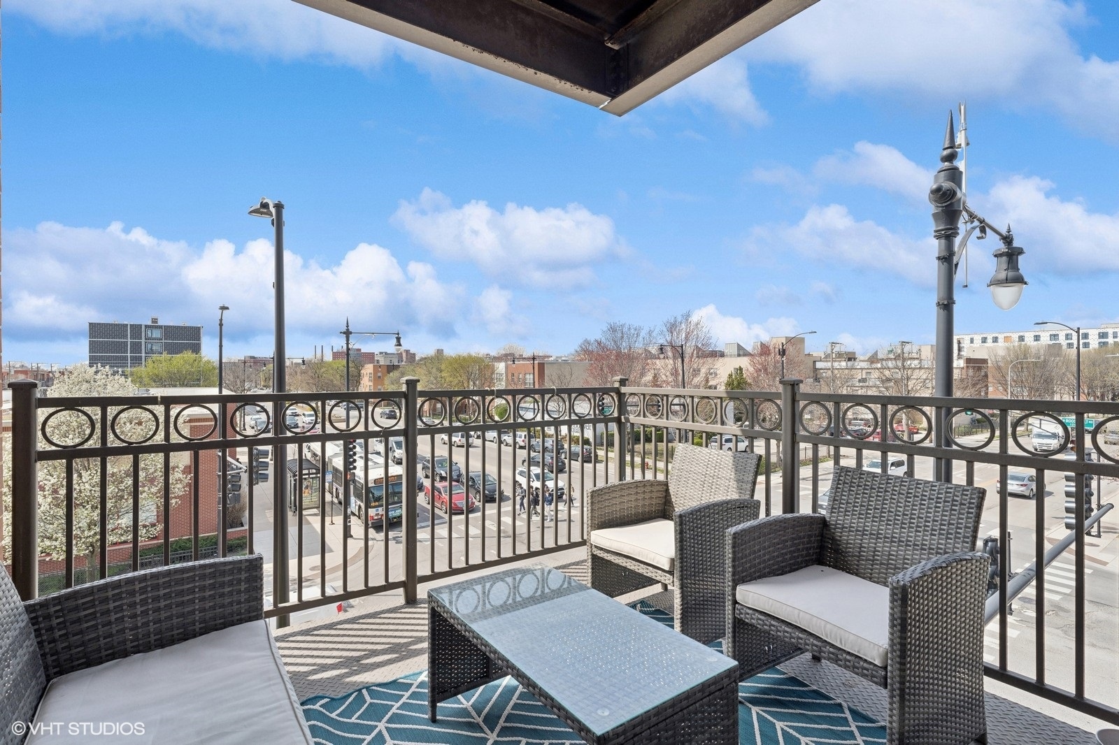 1155 W ROOSEVELT Road Unit: 302