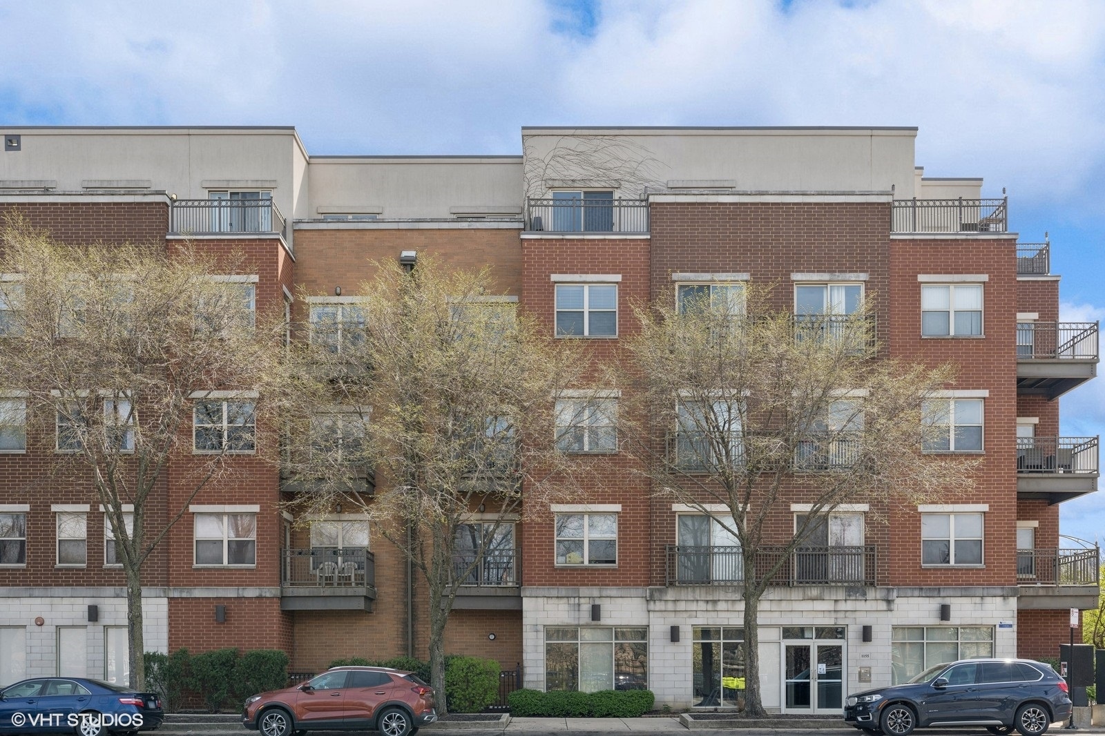 1155 W ROOSEVELT Road Unit: 302