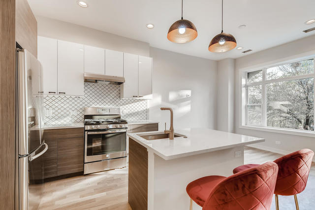 1040 N Wood Street Unit: 2