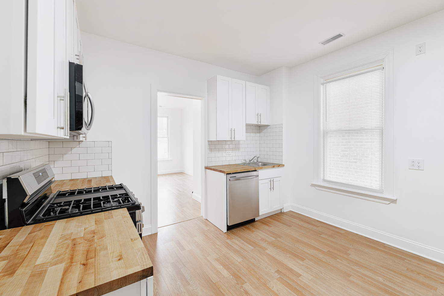 1430 W Superior Street Unit: 1R