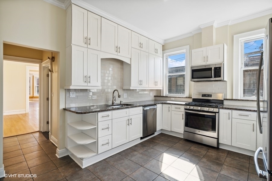 722 S Laflin Street Unit: 3