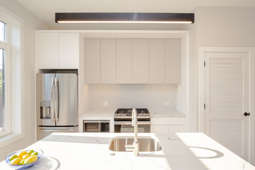 1348 W Roscoe Street Unit: 209