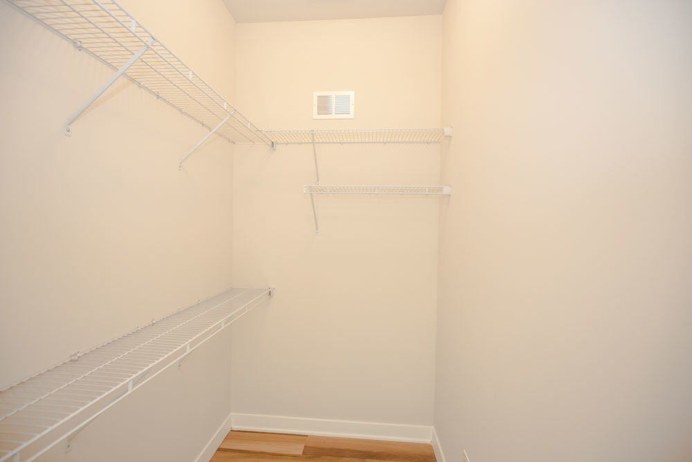 1348 W Roscoe Street Unit: 209