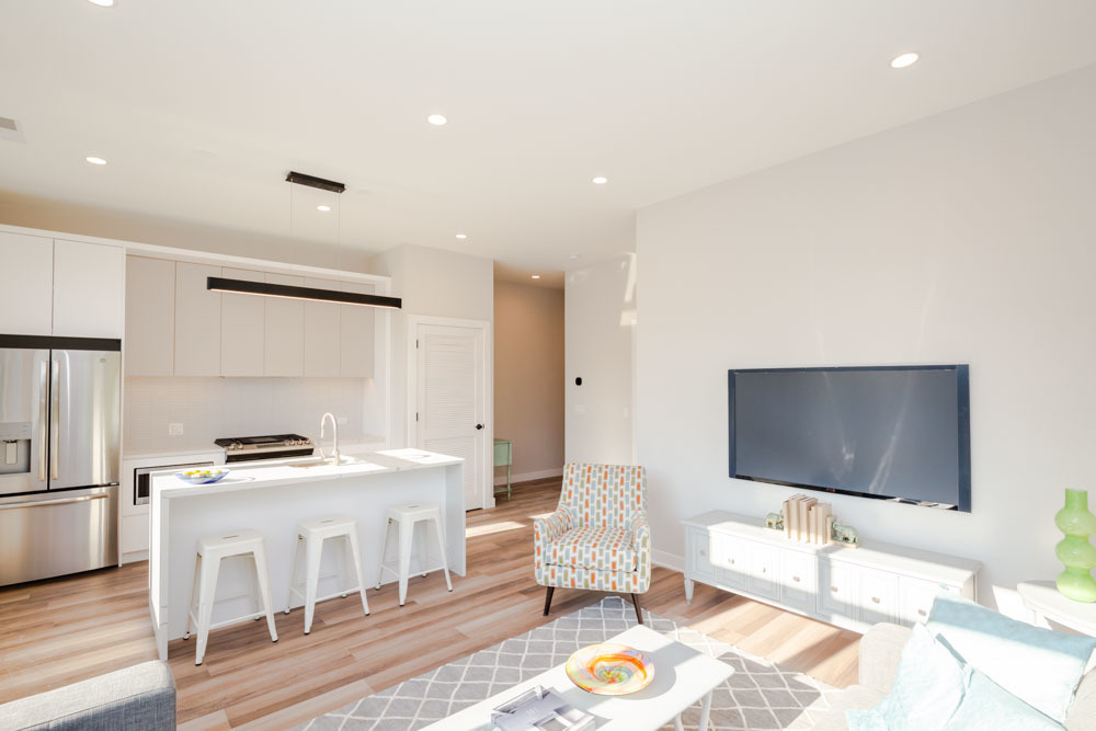 1348 W Roscoe Street Unit: 209