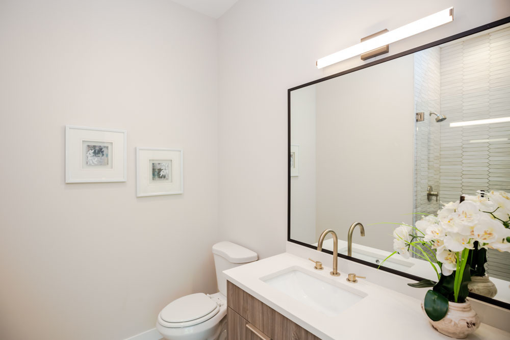 1348 W Roscoe Street Unit: 209