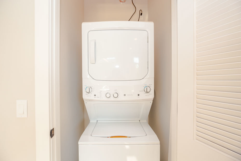 1348 W Roscoe Street Unit: 209