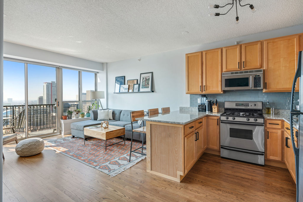 1717 S Prairie Avenue Unit: 2007