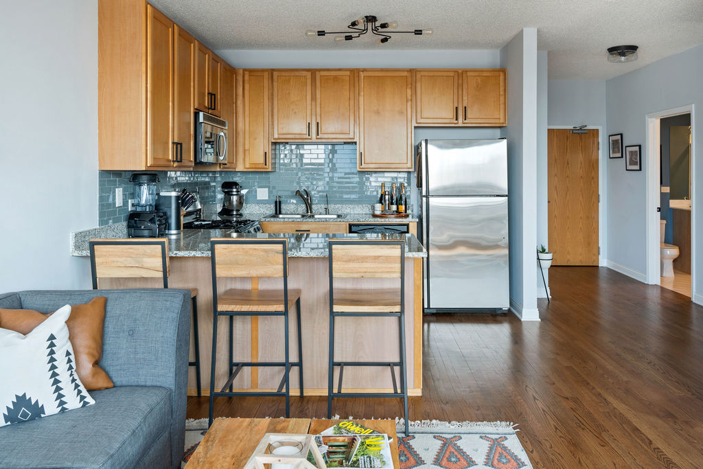 1717 S Prairie Avenue Unit: 2007