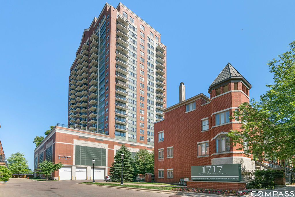 1717 S Prairie Avenue Unit: 2007
