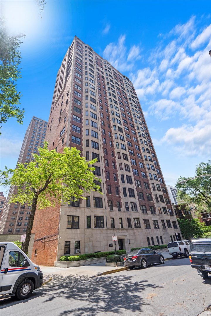 421 W Melrose Street Unit: 8A