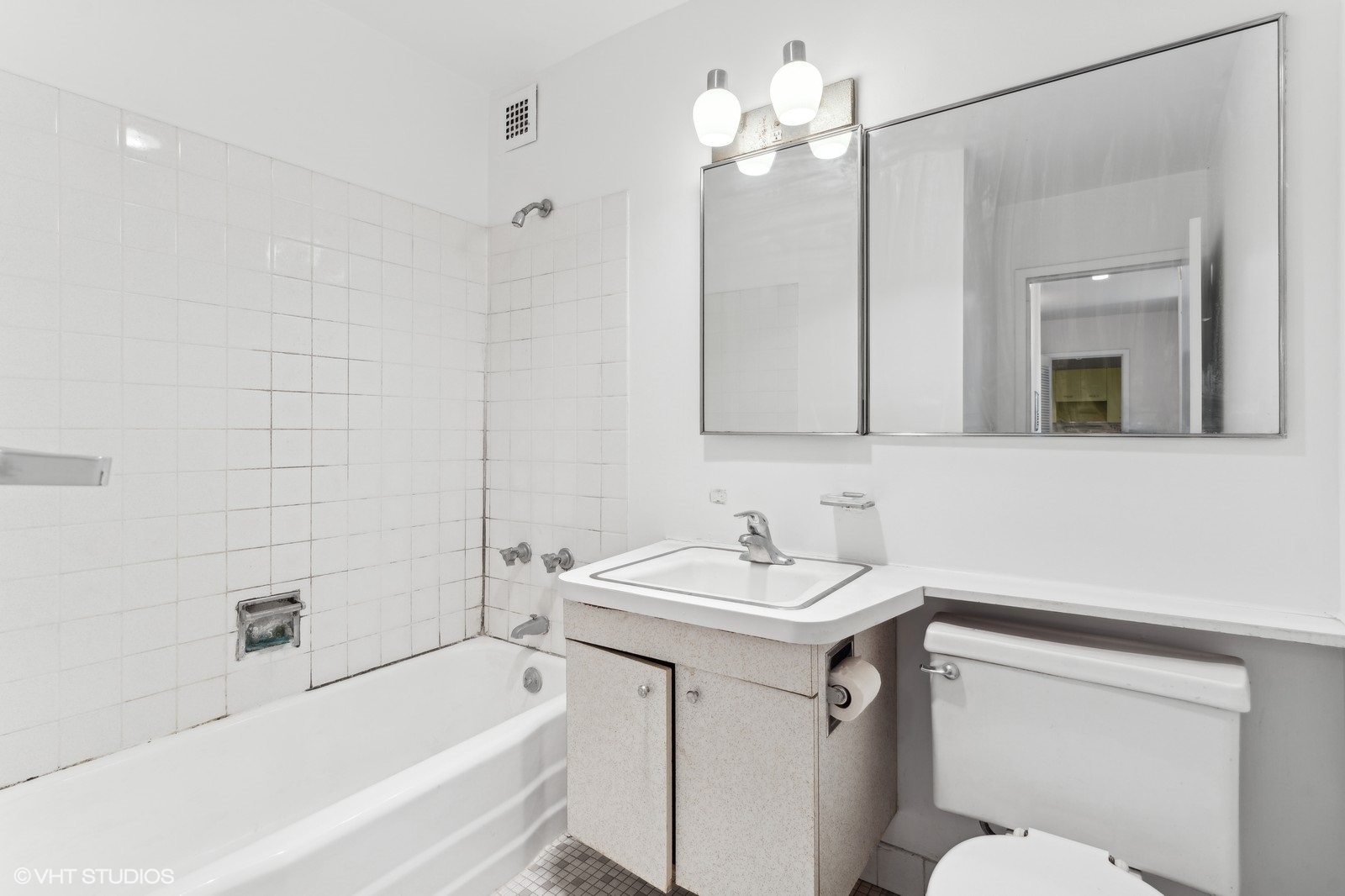 1460 N Sandburg Terrace Unit: 508