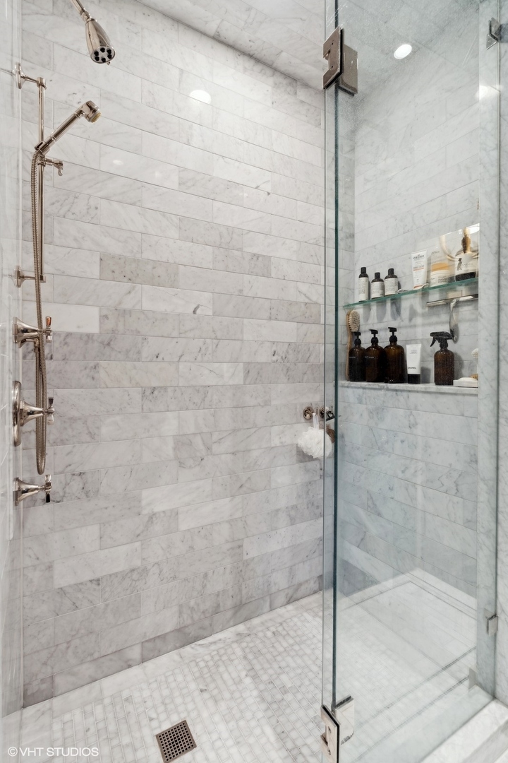 1050 W Balmoral Avenue Unit: 6E