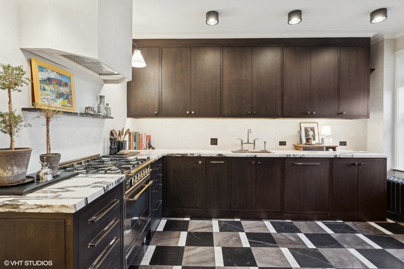 1050 W Balmoral Avenue Unit: 6E