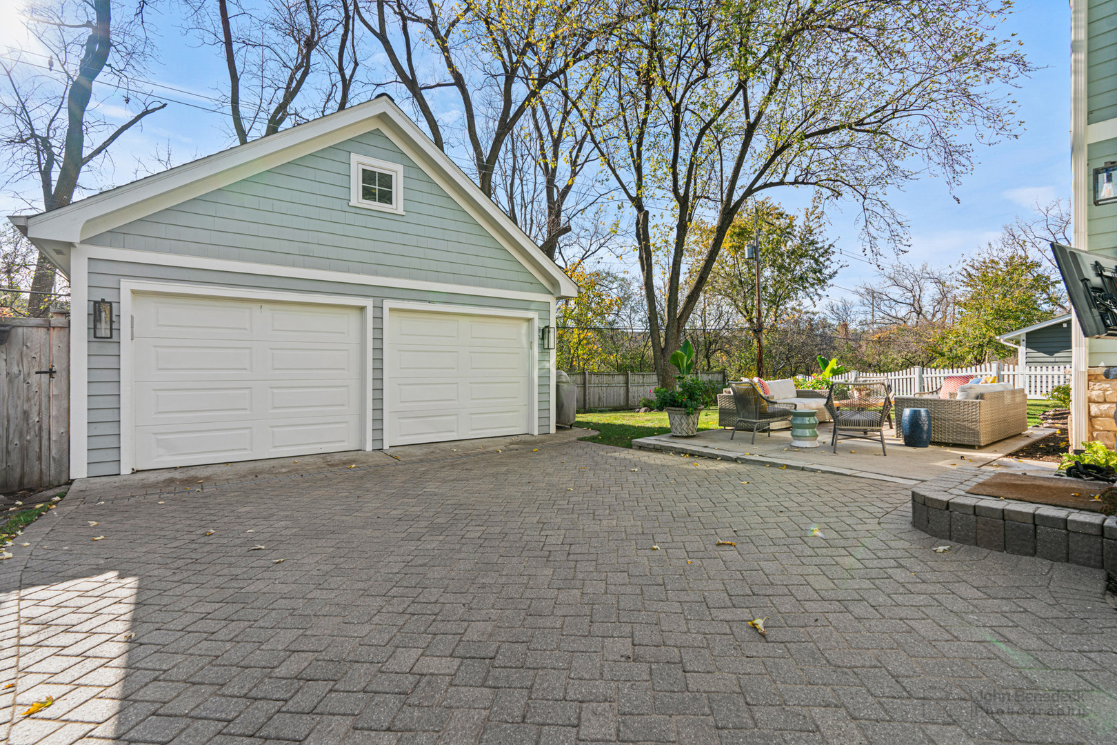 5718 Ridgewood Drive