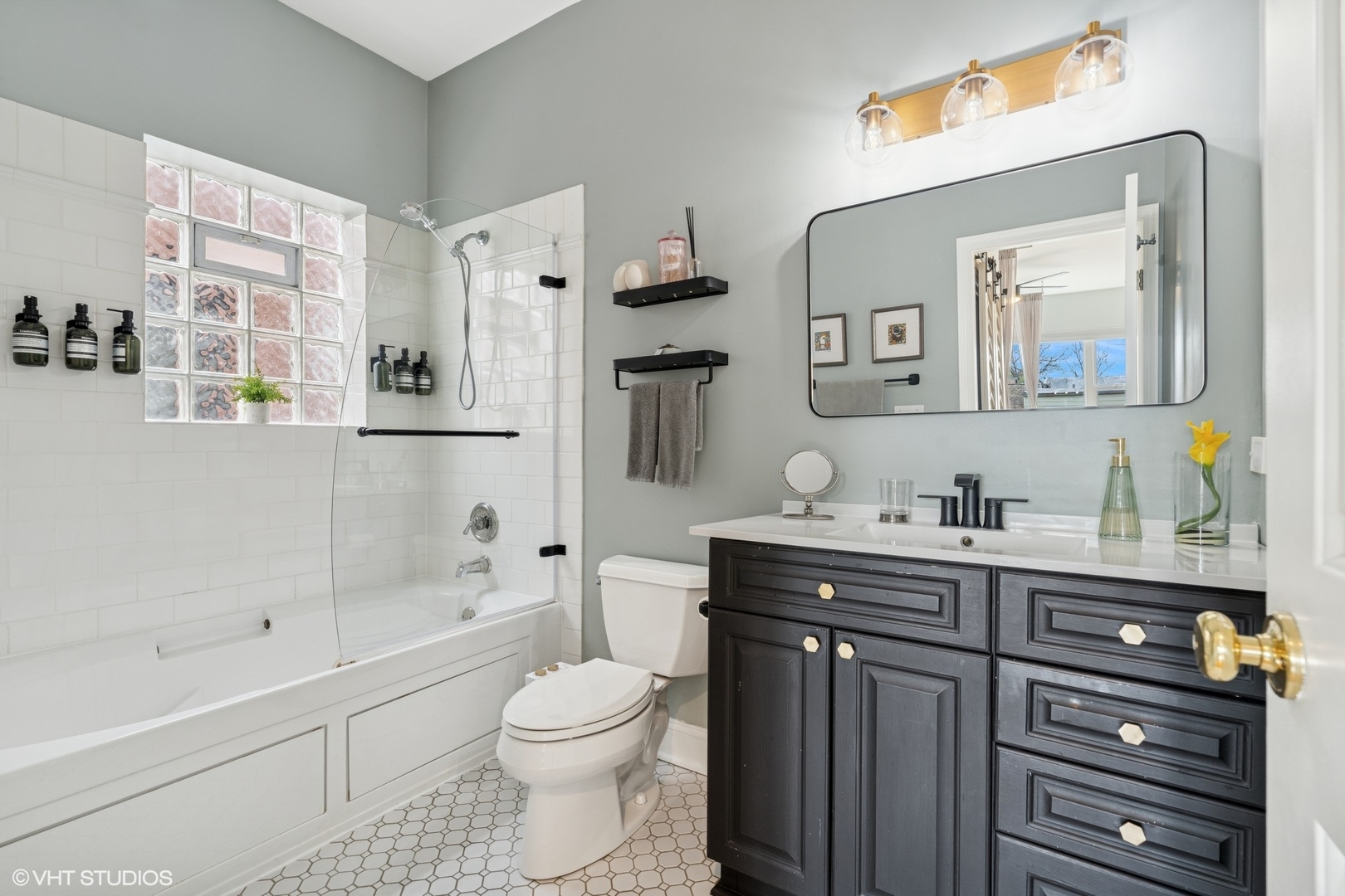 2327 W Medill Avenue Unit: 2