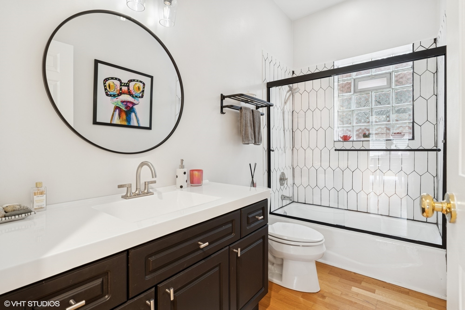 2327 W Medill Avenue Unit: 2