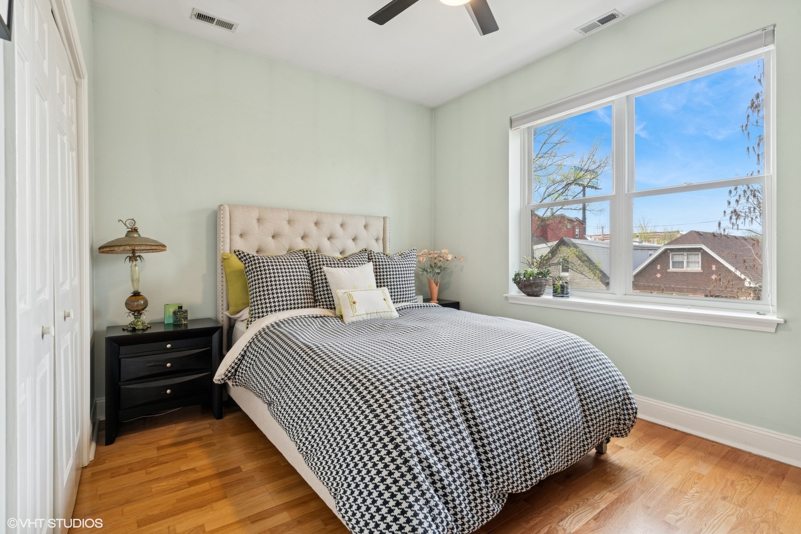 2327 W Medill Avenue Unit: 2