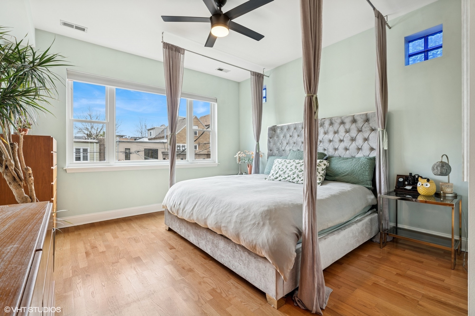 2327 W Medill Avenue Unit: 2