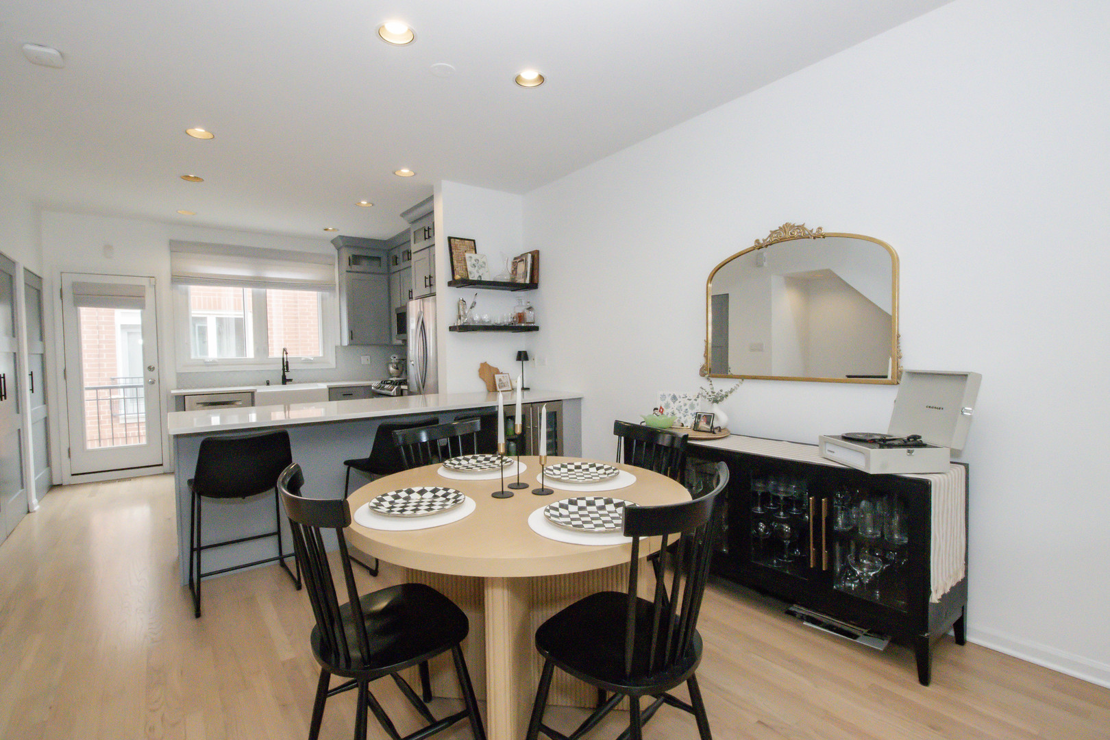2809 N Wolcott Avenue Unit: D