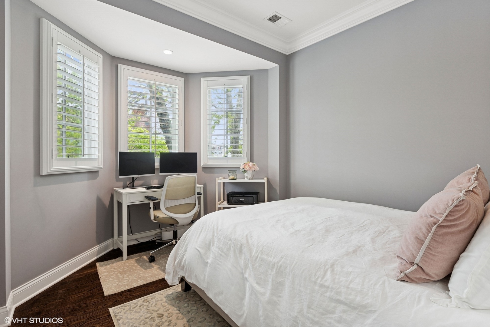 2700 N Wayne Avenue Unit: 3S