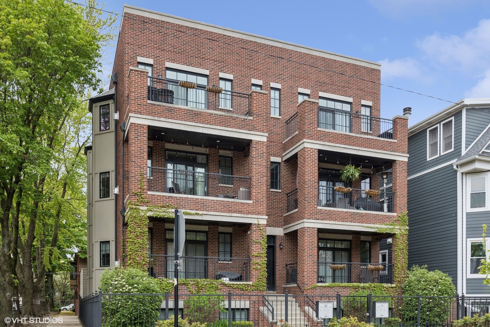 2700 N Wayne Avenue Unit: 3S