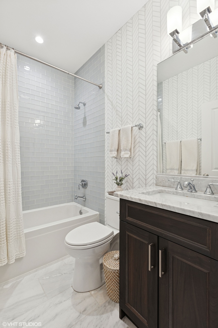 2700 N Wayne Avenue Unit: 3S