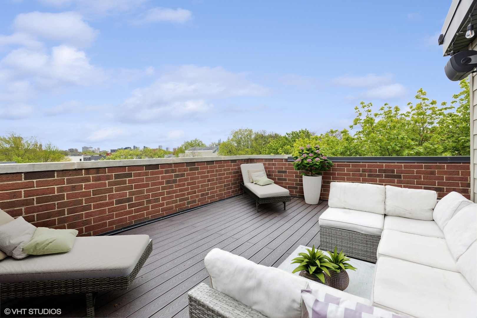 2700 N Wayne Avenue Unit: 3S