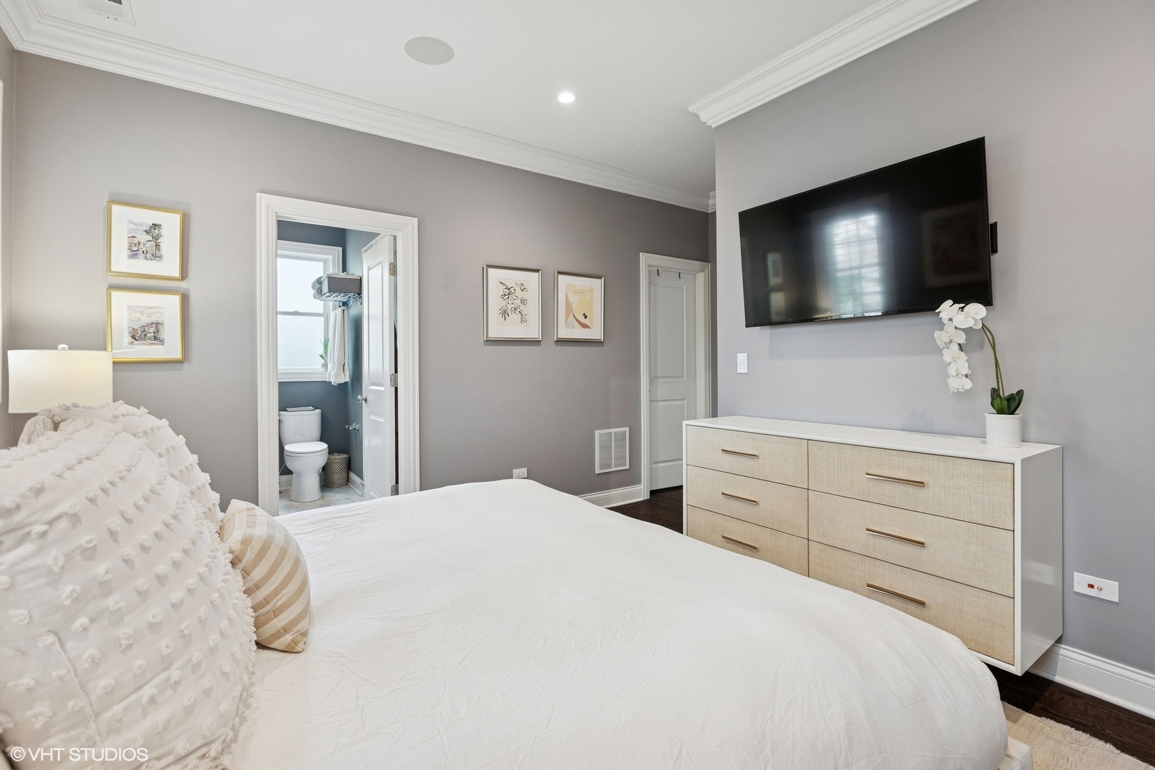 2700 N Wayne Avenue Unit: 3S