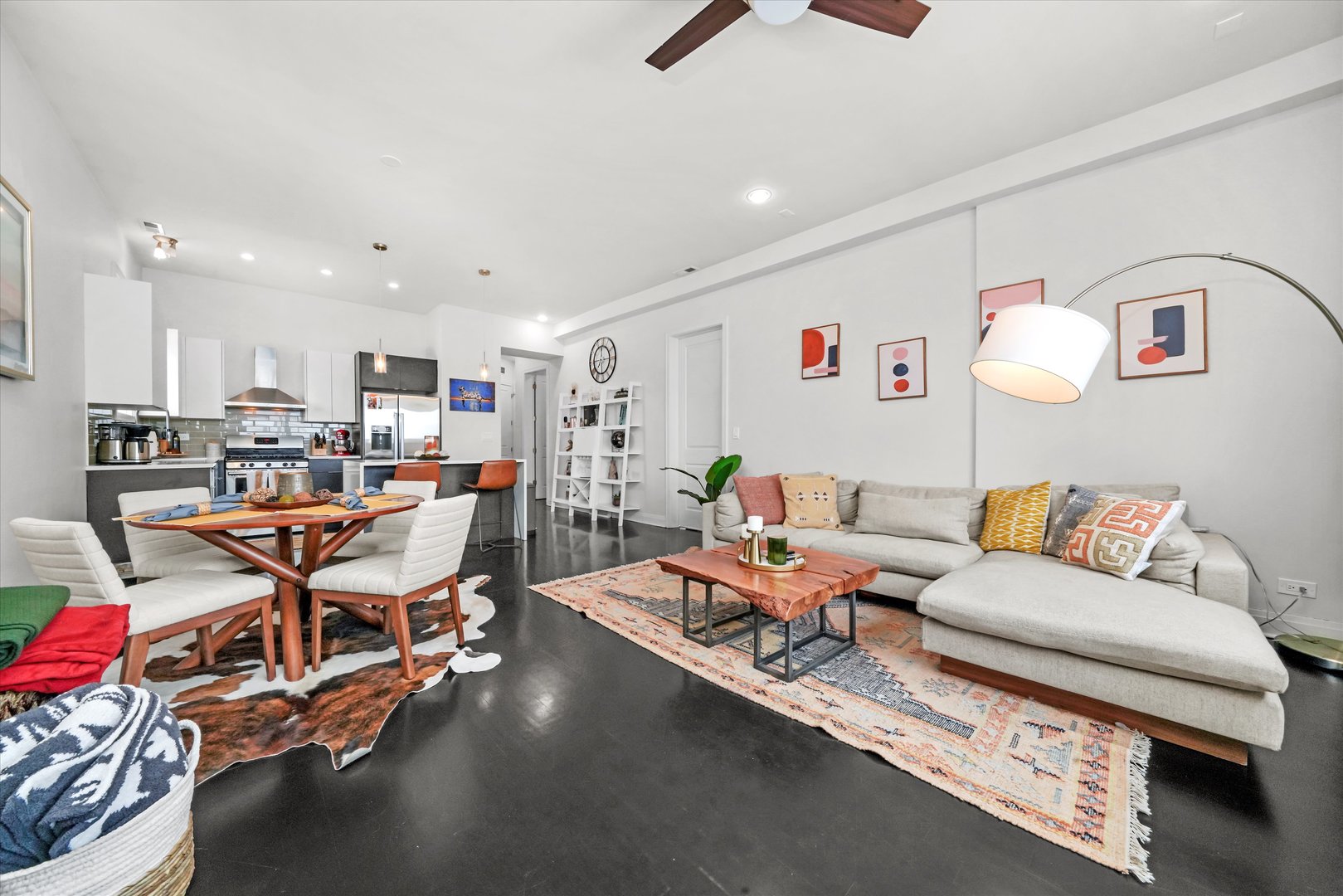 622 N Rockwell Street Unit: 404