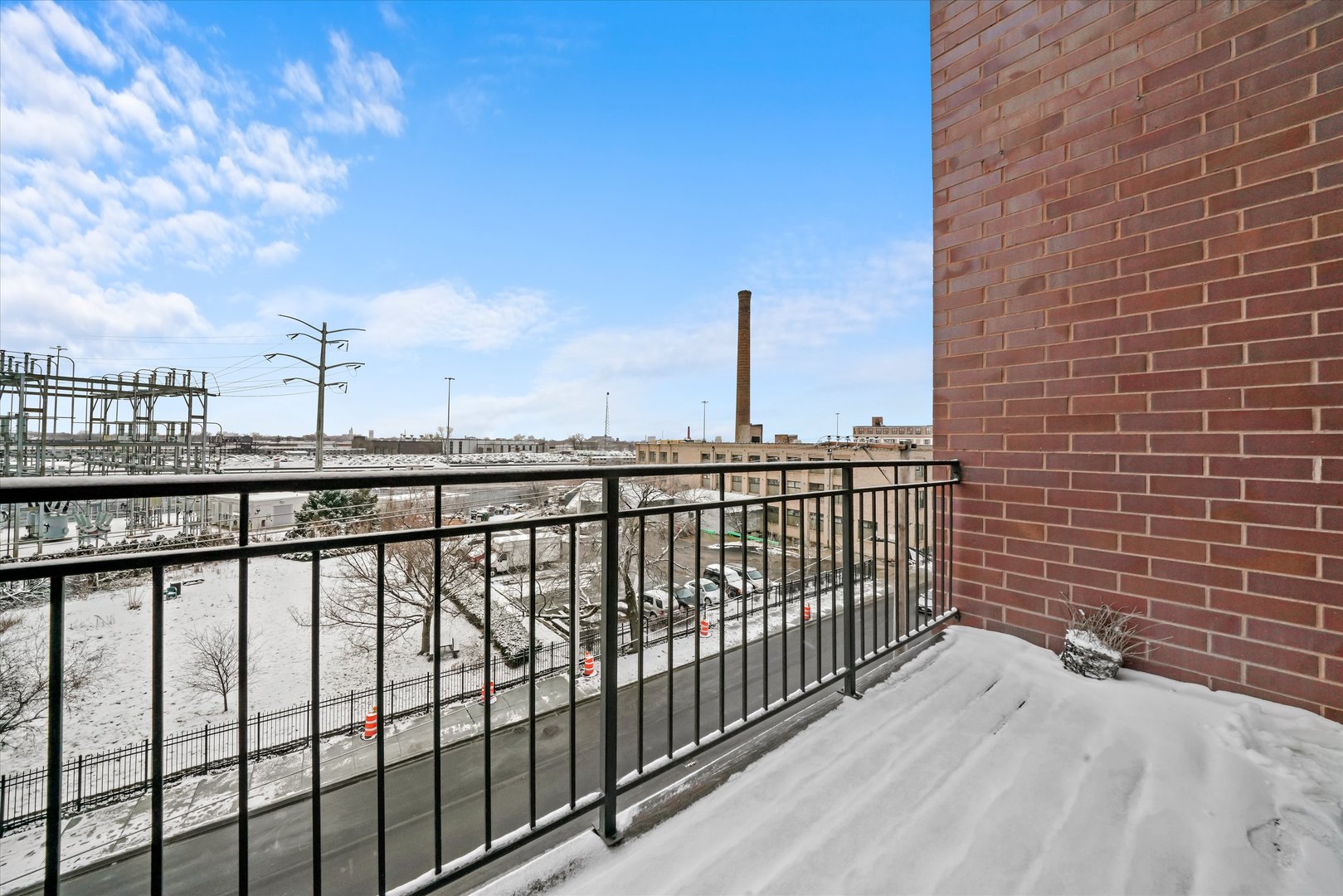 622 N Rockwell Street Unit: 404
