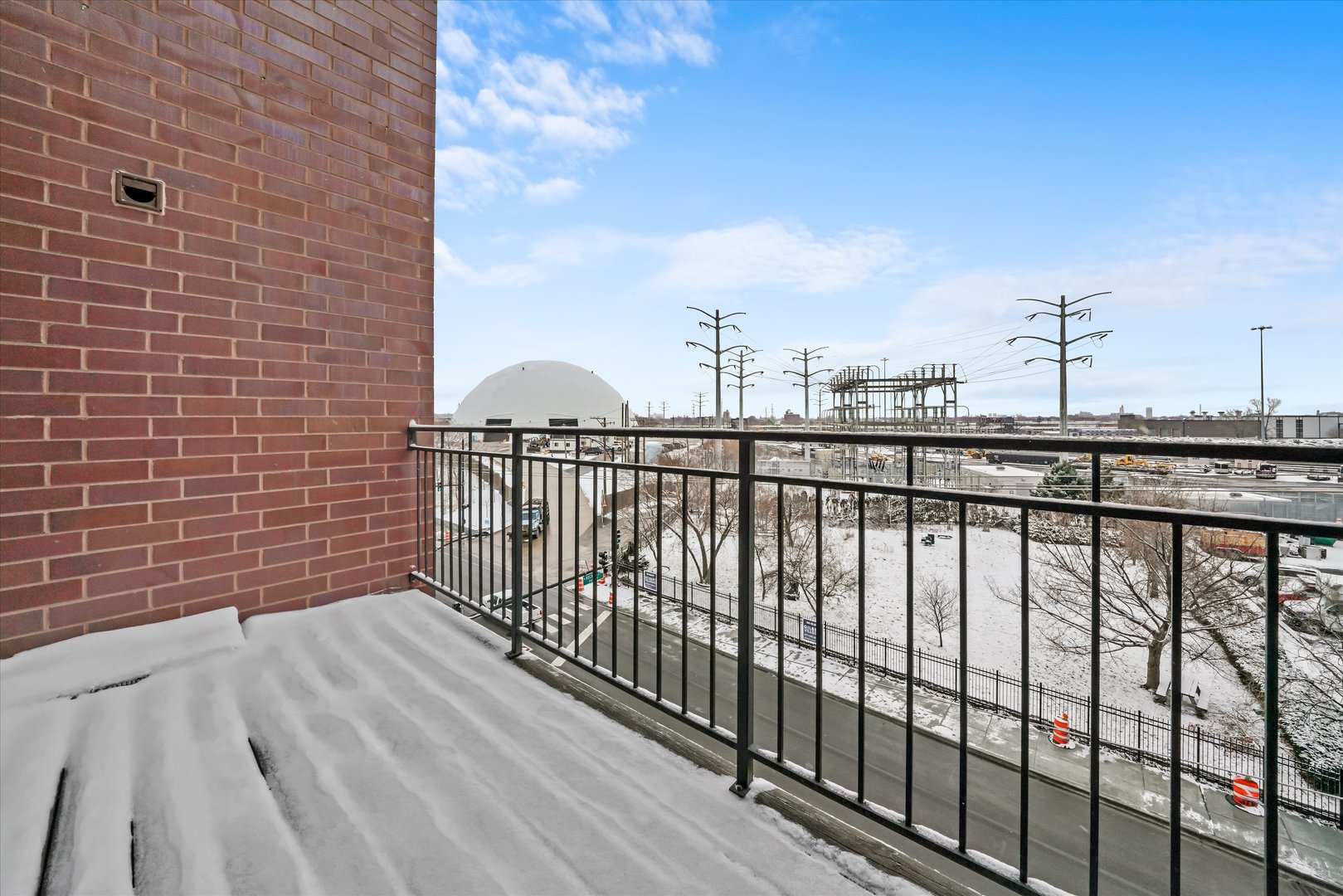 622 N Rockwell Street Unit: 404