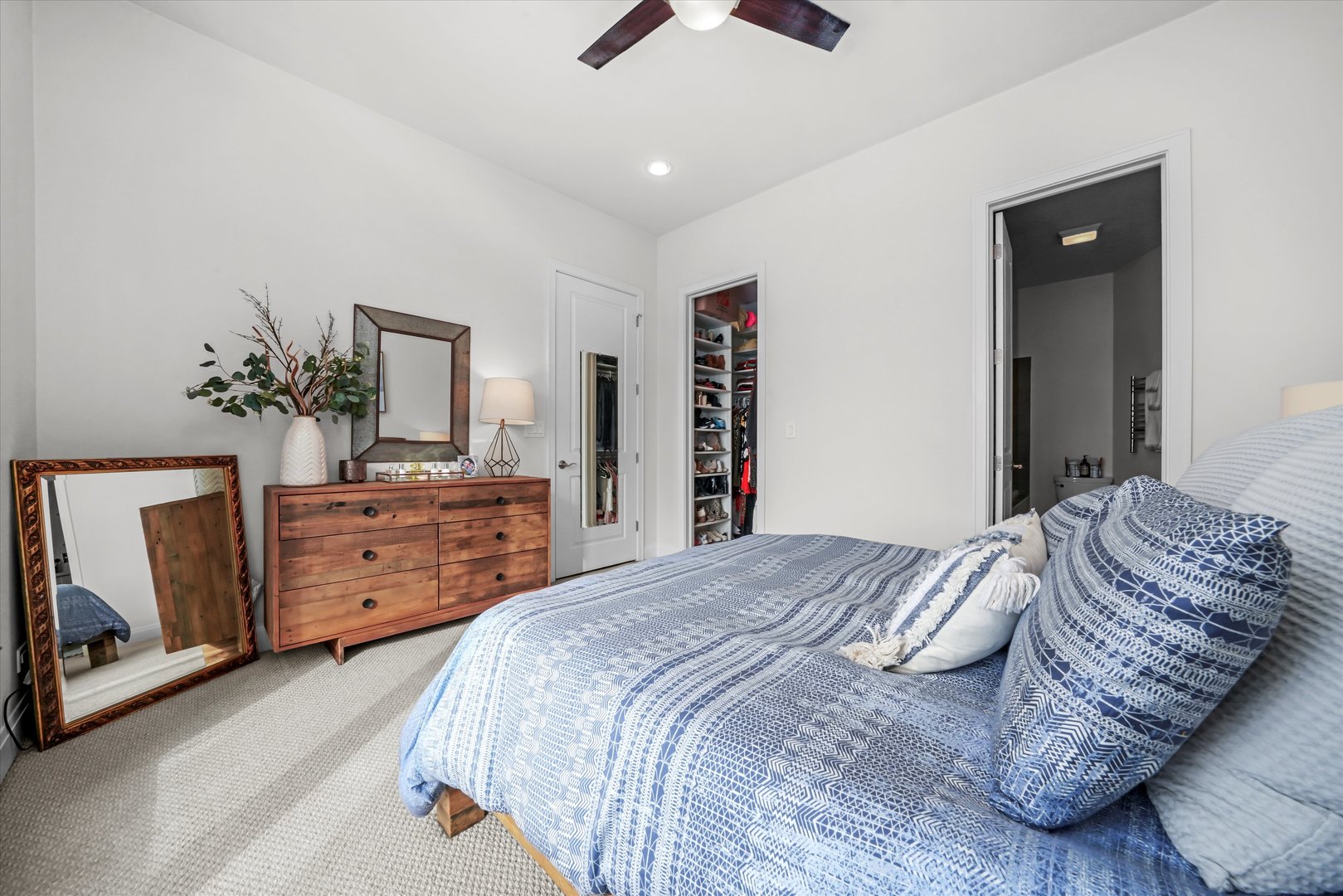 622 N Rockwell Street Unit: 404