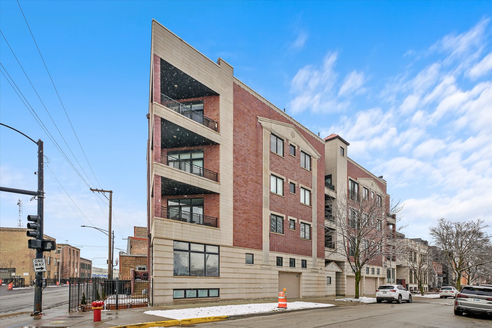 622 N Rockwell Street Unit: 404
