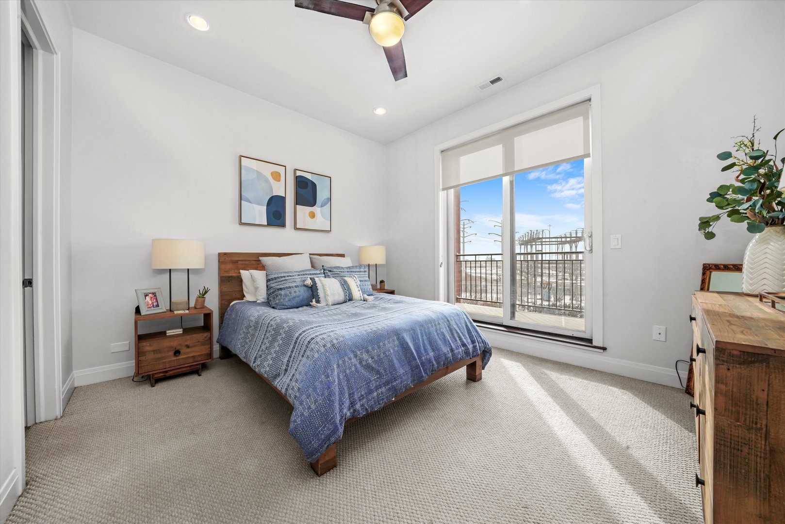 622 N Rockwell Street Unit: 404