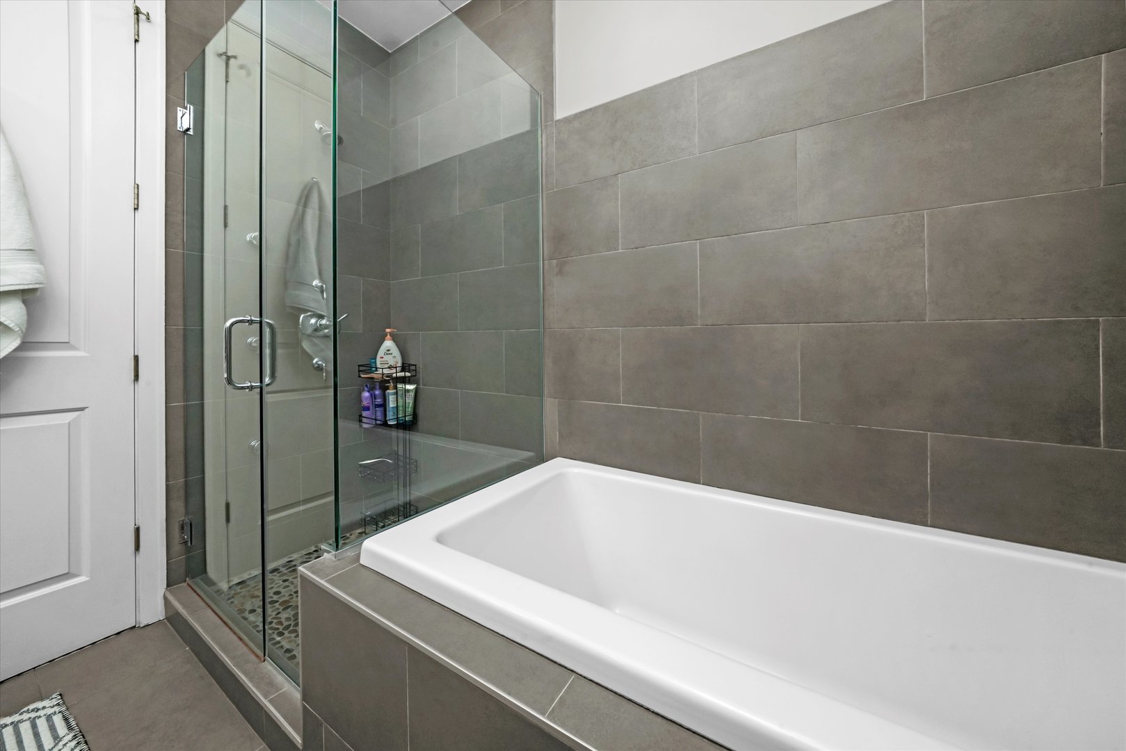 622 N Rockwell Street Unit: 404