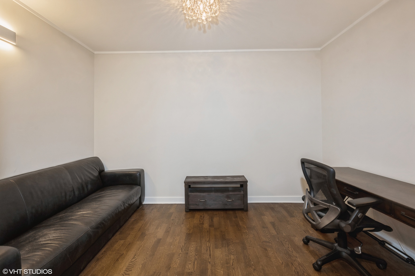 744 N Clark Street Unit: 305