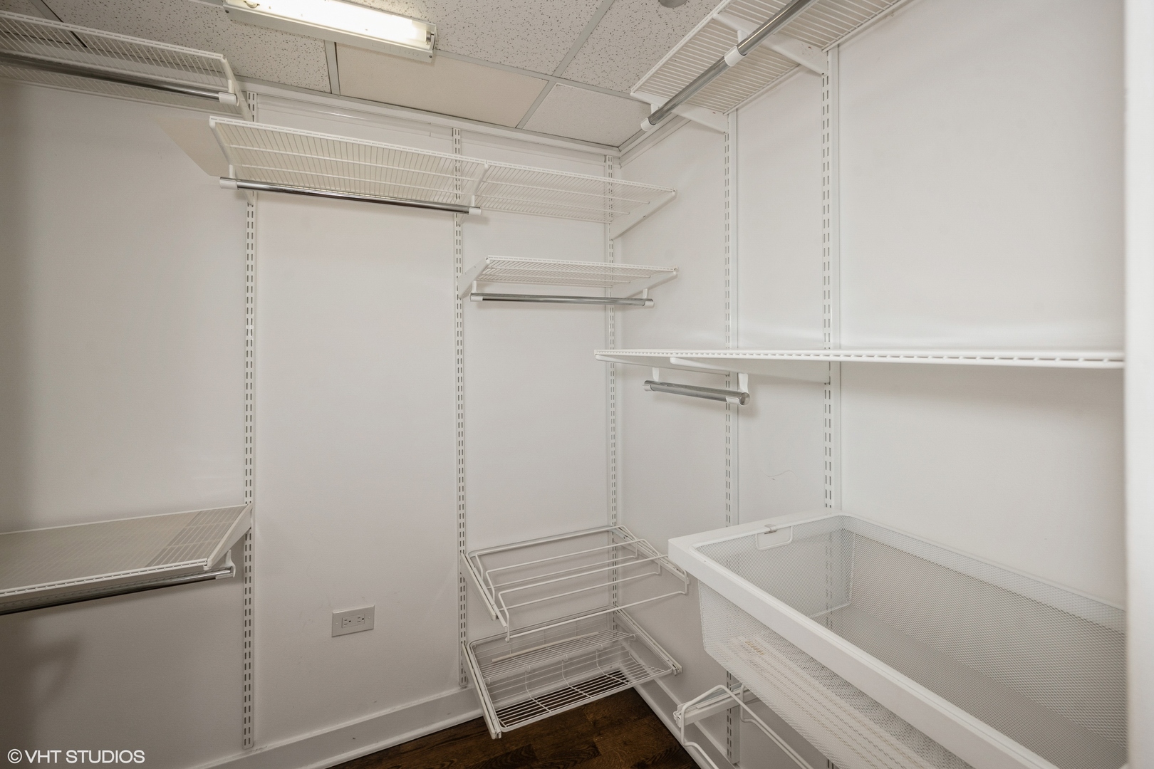 744 N Clark Street Unit: 305