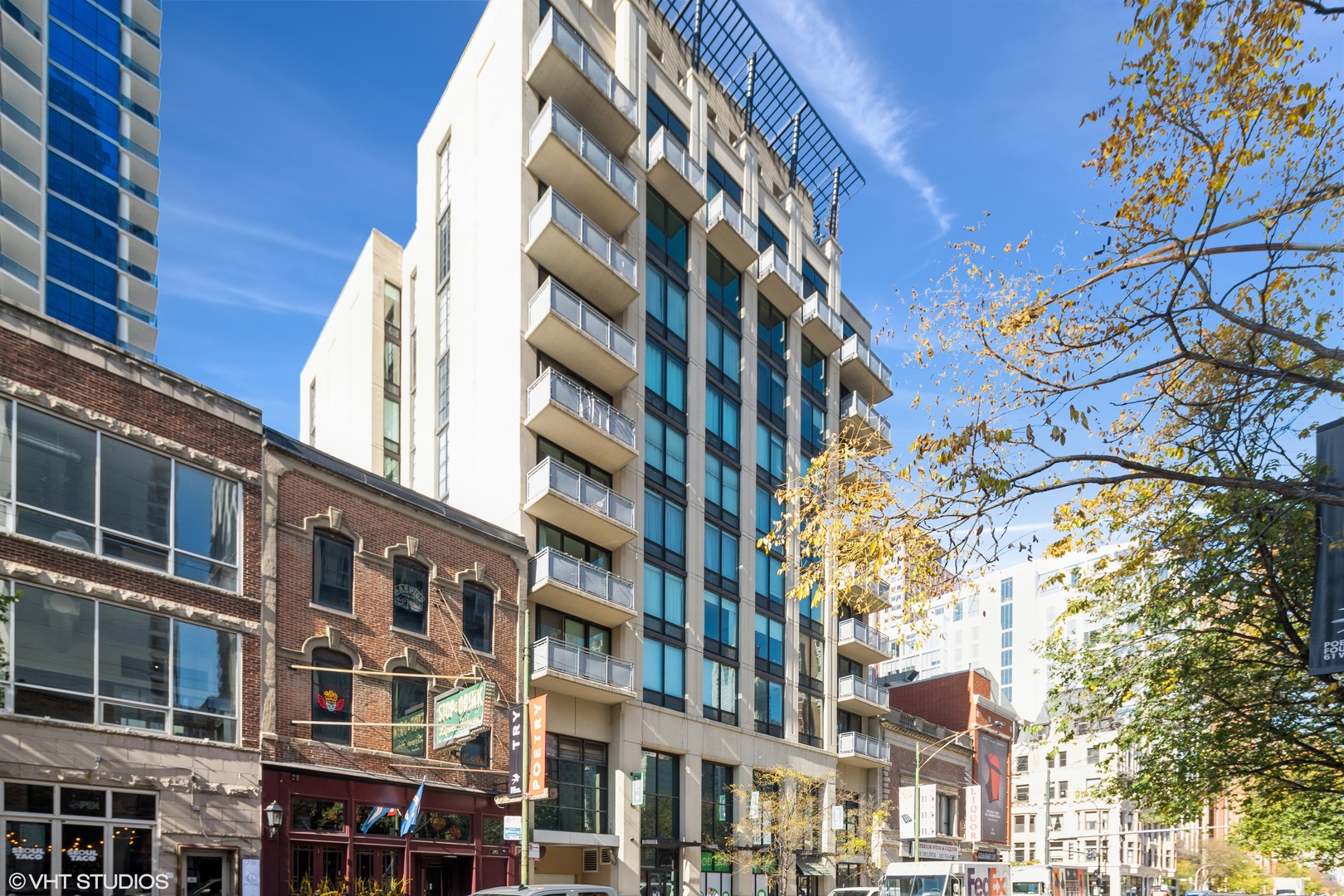 744 N Clark Street Unit: 305