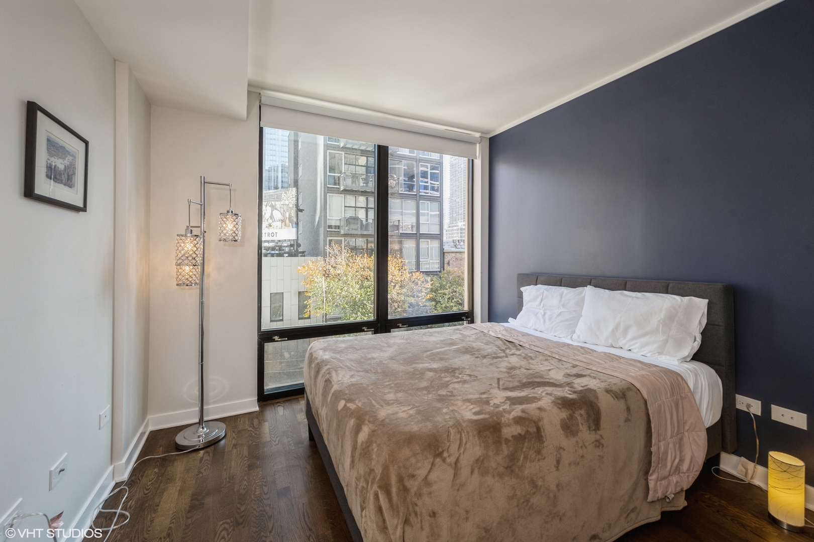 744 N Clark Street Unit: 305