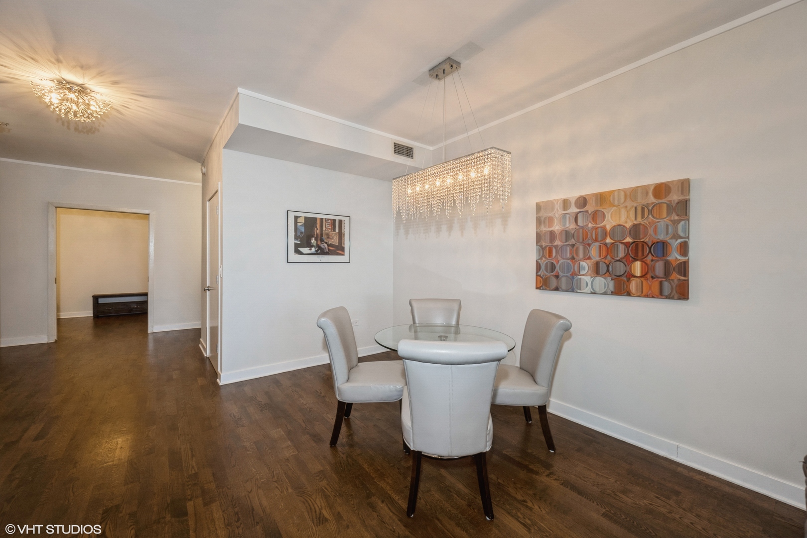 744 N Clark Street Unit: 305