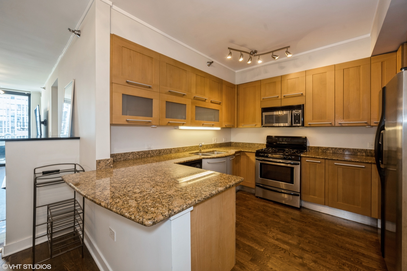 744 N Clark Street Unit: 305