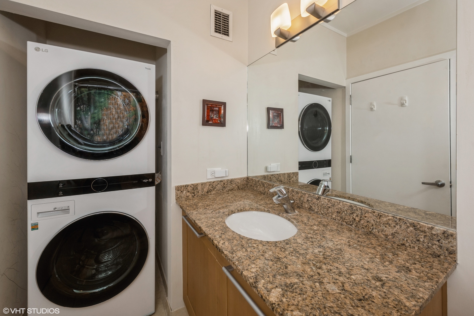 744 N Clark Street Unit: 305
