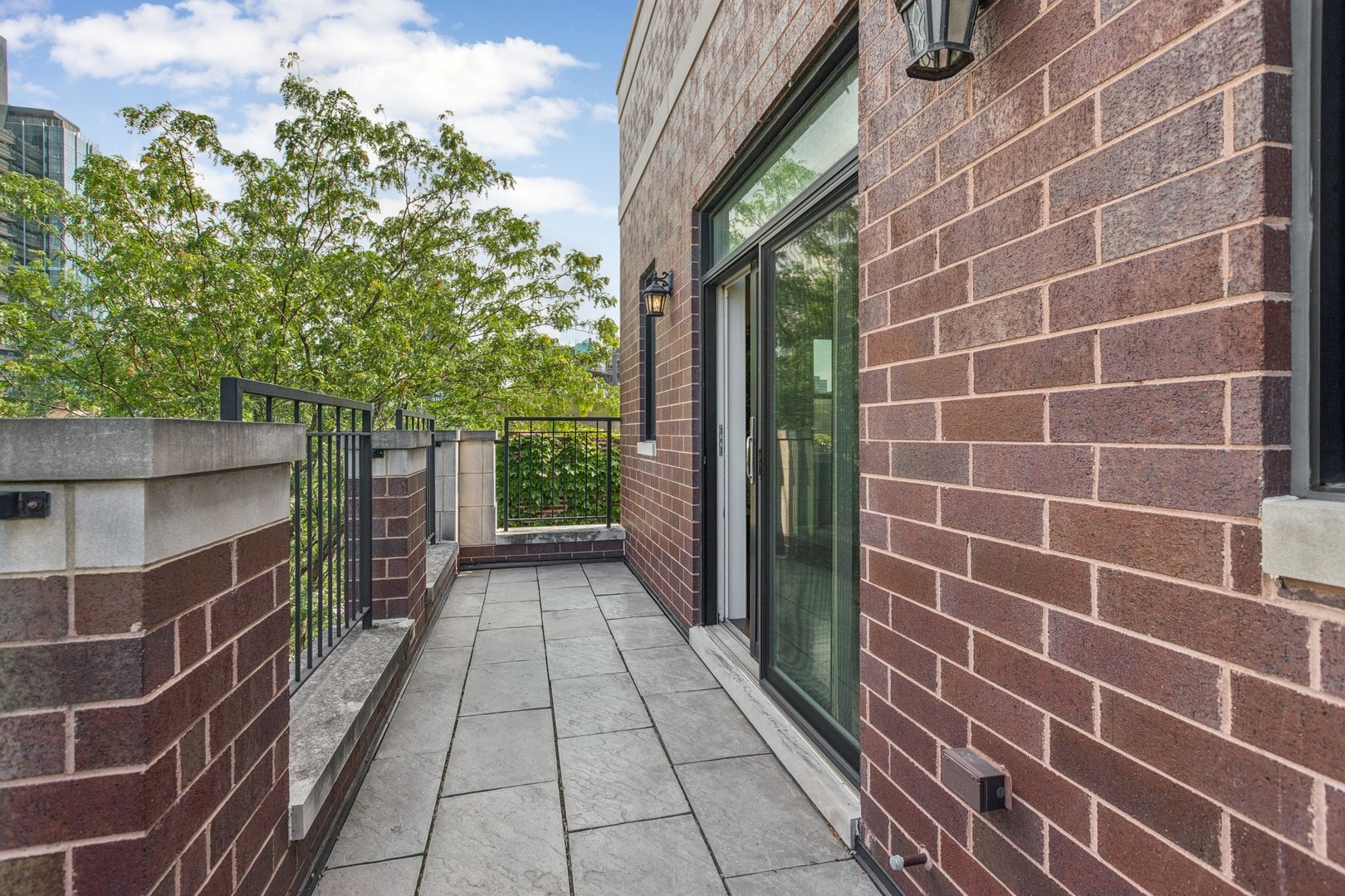 450 N Sangamon Street Unit: 4