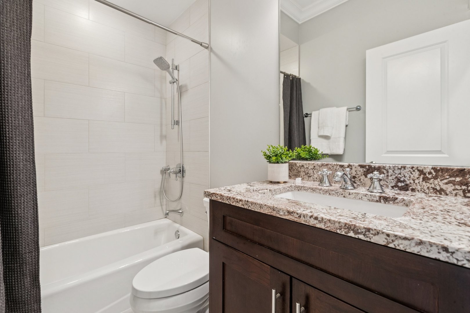 450 N Sangamon Street Unit: 4