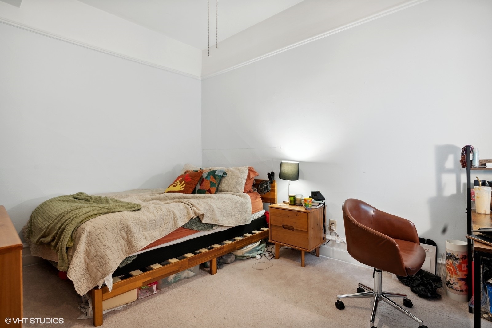 650 W Barry Avenue Unit: 2