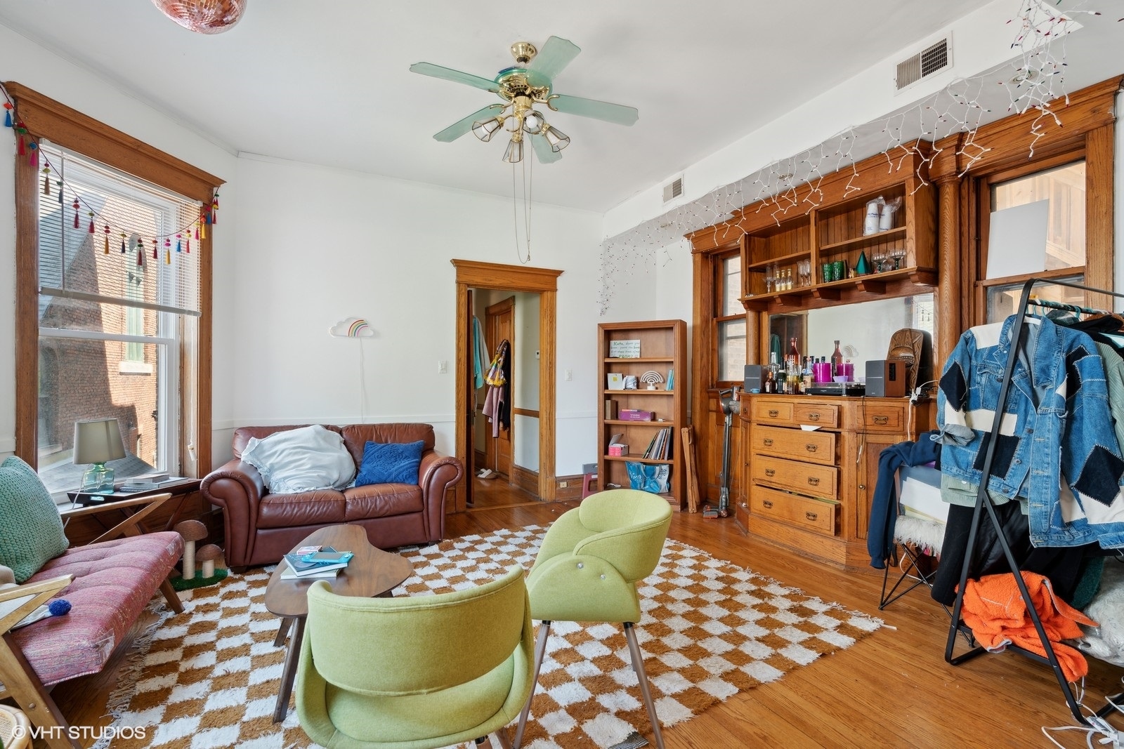 650 W Barry Avenue Unit: 2